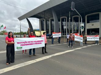 Servidores de RR paralisam atividades e pressionam Governo do Estado por reajuste salarial de pelo menos 11%