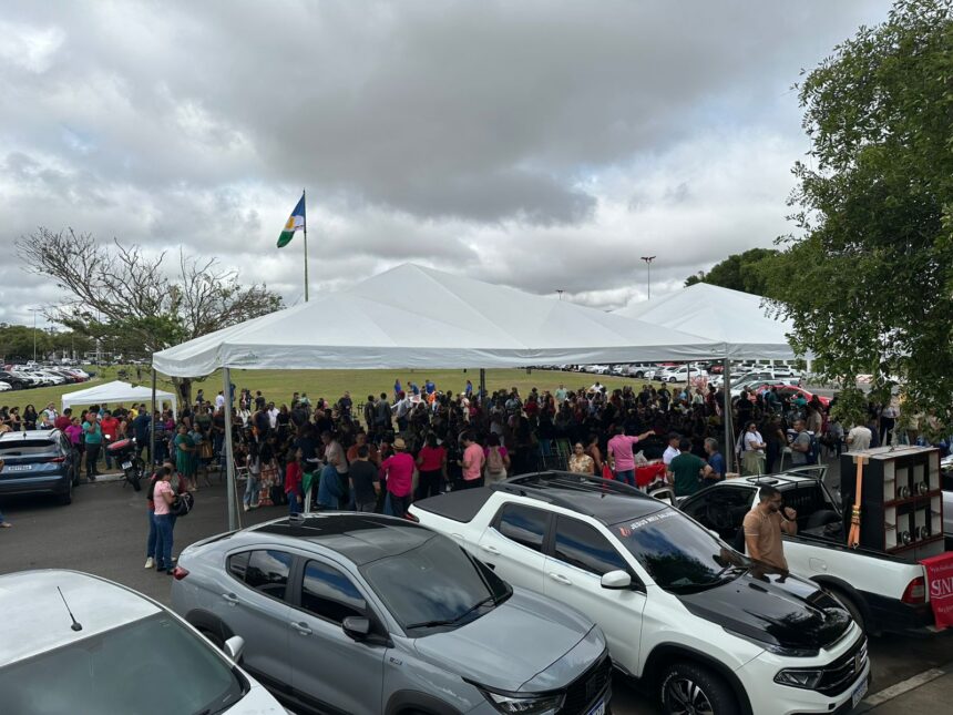 Servidores estaduais pressionam e recebem novamente reajuste parcelado