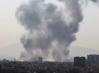 Israel e EUA atacam Irã