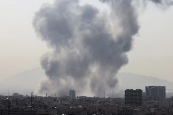 Israel e EUA atacam Irã