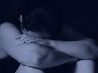 Padrasto oferece dinheiro em troca de sexo à enteada de 13 anos