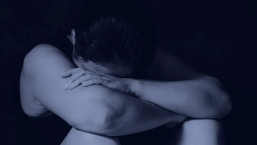 Padrasto oferece dinheiro em troca de sexo à enteada de 13 anos