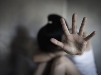 Caseiro é preso após dar vários socos e ferir rosto de companheira, no Operário