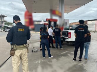 Posto de gasolina é autuado por vender menos diesel do que indicado na bomba de combustível