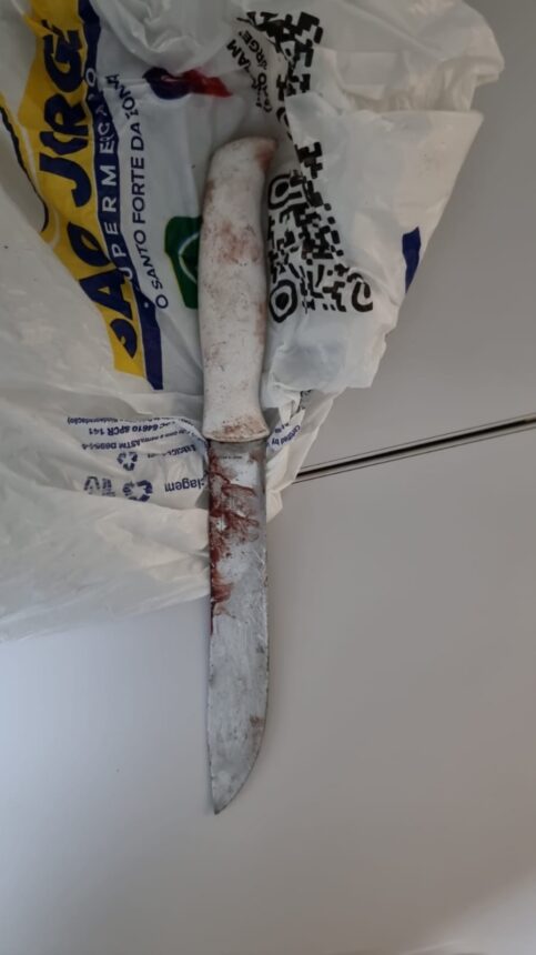 Mulher é agredida pelo companheiro após comprar passagens para viajar com os filhos