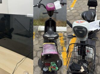 Bicicletas elétricas e televisão são encontradas na rua; polícia pede apoio para localizar proprietário