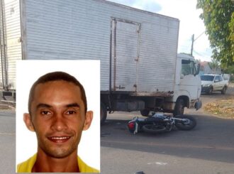 Motociclista morre ao colidir com caminhão na Avenida Ataíde Teive