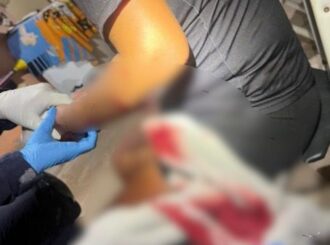 Homem ataca esposa com facão e ameaça matar filhos e enteados, em Boa Vista