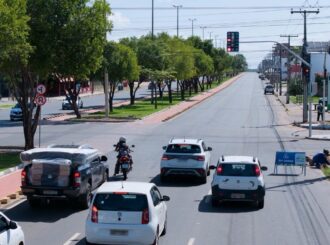 Prefeitura de Boa Vista instala semáforo na Av. Ville Roy para aumentar fluidez e segurança no trânsito