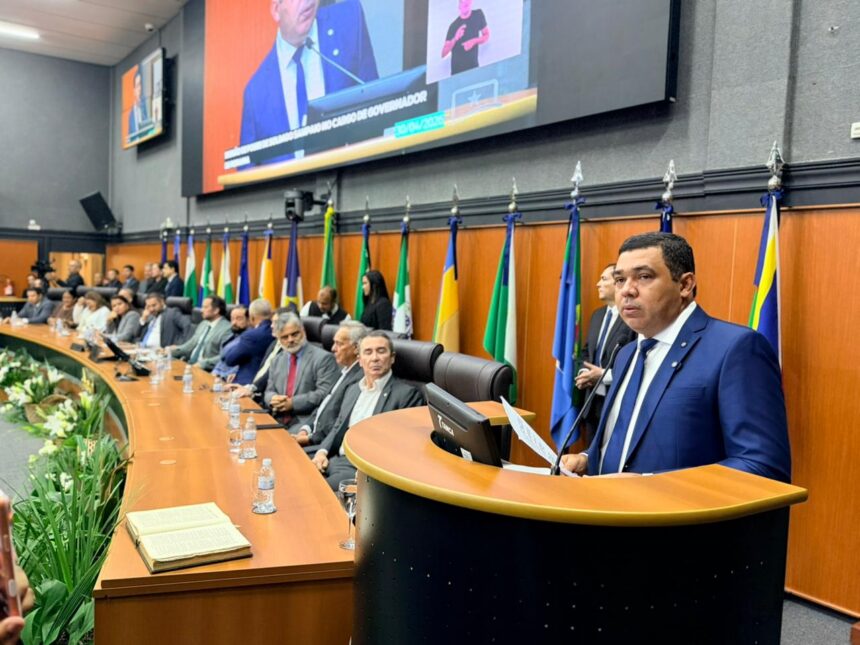 Soldado Sampaio toma posse como governador interino de Roraima