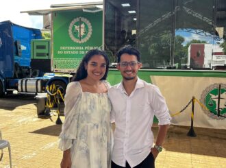 Casal oficializa união estável e agricultor resolve pendência em documentos na Carreta dos Direitos em Alto Alegre