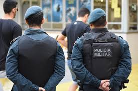 Faltam regras na exposição de policiais fardados nas redes sociais, aponta relatório