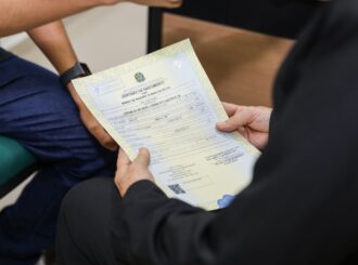 Defensoria Pública orienta sobre retirada do nome do pai em casos previstos em lei