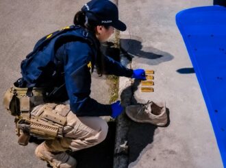 PRF apreende 4 kg de ouro escondido dentro de tênis na BR-174