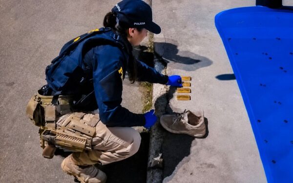 PRF apreende 4 kg de ouro escondido dentro de tênis na BR-174
