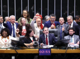 Câmara aprova, em dois turnos, PEC pelo fim da escala 6×1