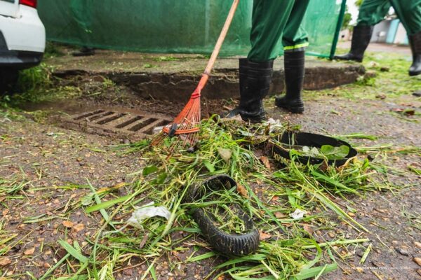 Com avanço das chuvas, Boa Vista intensifica limpeza de bocas de lobo para evitar alagamentos na capital