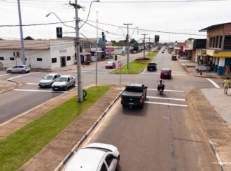 Semáforo é instalado em cruzamento da av. Laura Pinheiro Maia com a rua Tertuliano Cardoso, no bairro Santa Luzia