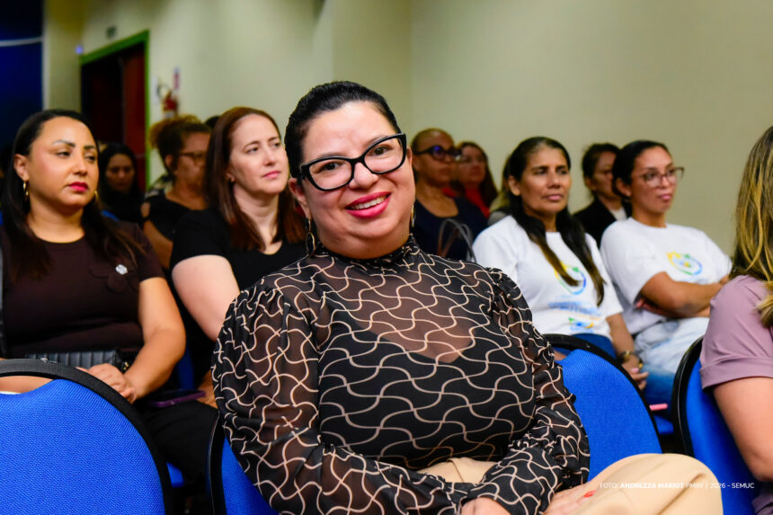 Profissionais da educação que atuam com estudantes com TEA participam de formação continuada