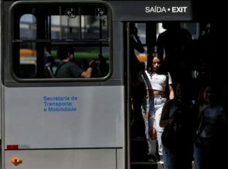 Mais de 40% das mulheres deixam de sair à noite por medo, aponta pesquisa
