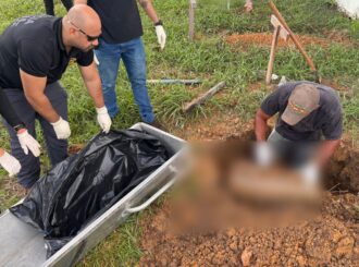 Corpo de bebê é exumado para investigação de suposta negligência médica na maternidade de Rorainópolis