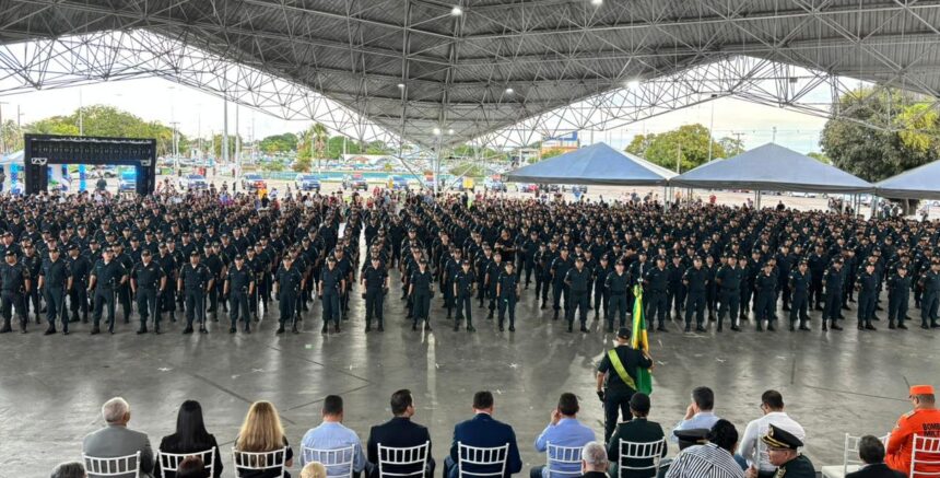 Mais de mil policiais militares são promovidos a oficiais e praças
