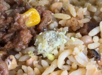 Alunos registram larvas de moscas em refeição servida no IFRR em Caracaraí; veja vídeo