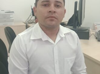 Motociclista morre após perder controle da direção em faixa elevada e bater em árvore em avenida de Boa Vista