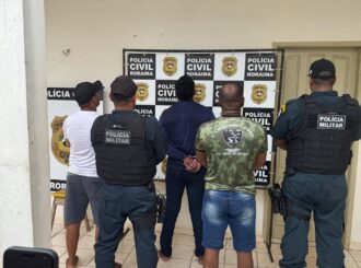 Homem é preso após agredir companheira e manter três crianças reféns dentro de casa em São João da Baliza