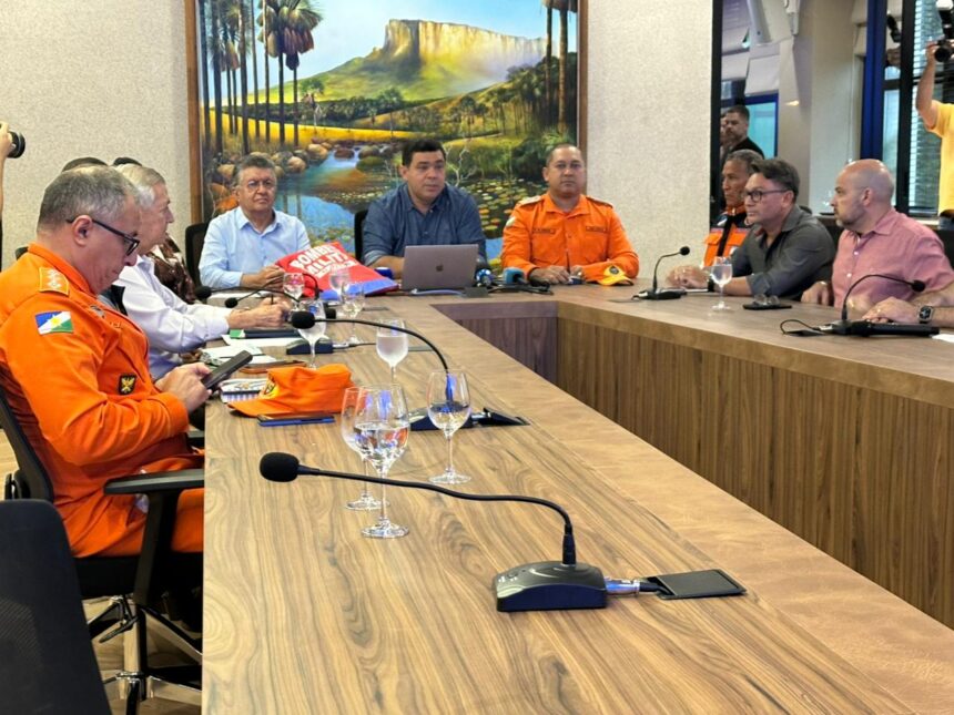 Governo cria gabinete de crise e série de medidas para amenizar impactos das chuvas no Estado