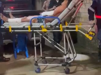 Jovem pula muro de residência e acaba atacado por quatro  Pitbulls no bairro Centenário