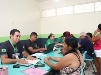 Moradores de Caroebe recebem atendimentos jurídicos gratuitos em ação itinerante da Defensoria