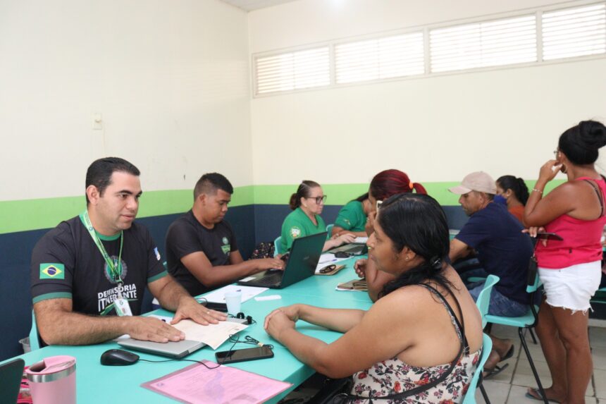 Moradores de Caroebe recebem atendimentos jurídicos gratuitos em ação itinerante da Defensoria