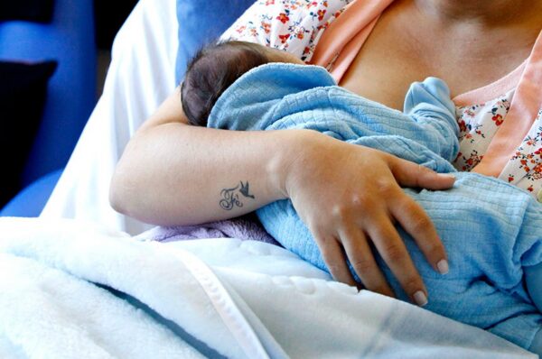 Lei estabelece limite de 30 dias para INSS pagar salário-maternidade