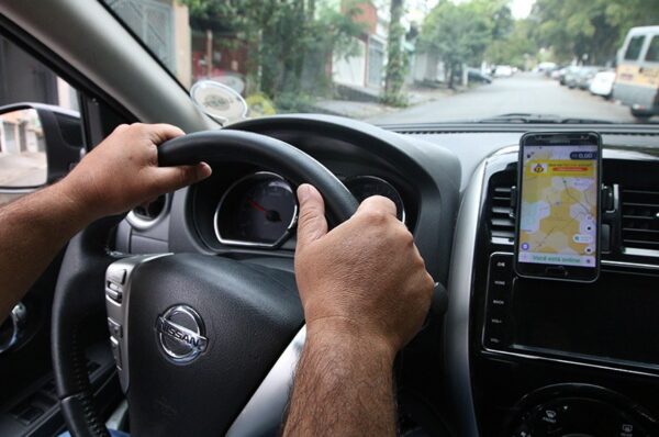 Motoristas de aplicativo e taxistas terão linha de crédito para compra de veículos novos