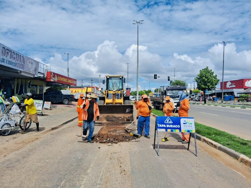 Avenida das Guianas recebe serviços da Operação Tapa Buraco