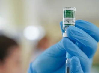 Suspensão de vacina contra dengue do Butantan foi feita por precaução após graves reações e duas mortes