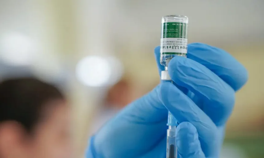 Suspensão de vacina contra dengue do Butantan foi feita por precaução após graves reações e duas mortes