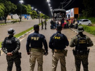 Mais de 40 cubanos são resgatados no Cantá enquanto atravessavam ponte a pé em direção a Boa Vista