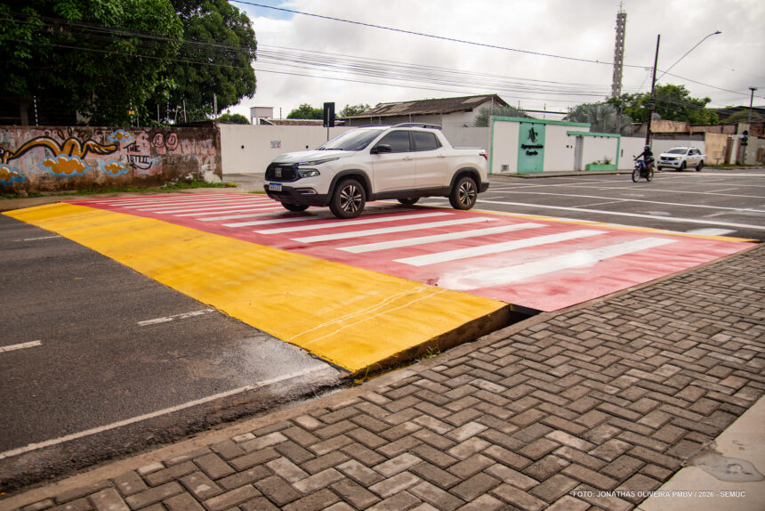 Faixas elevadas: estruturas instaladas em vias movimentadas ajudam a organizar o trânsito e proteger pedestres