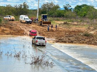Comunidades de Uiramutã recebem 800 cestas básicas e mais de 3 mil litros de água potável do governo de Roraima