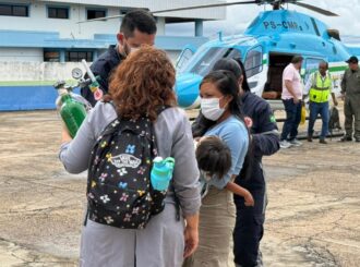 Criança e grávida indígenas são resgatados por helicóptero na Raposa Serra do Sol para atendimento médico em Boa Vista