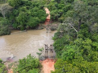 Governador inspeciona ponte destruída no Jacamim e autoriza criação de escola na Vila Nova Esperança no Bonfim