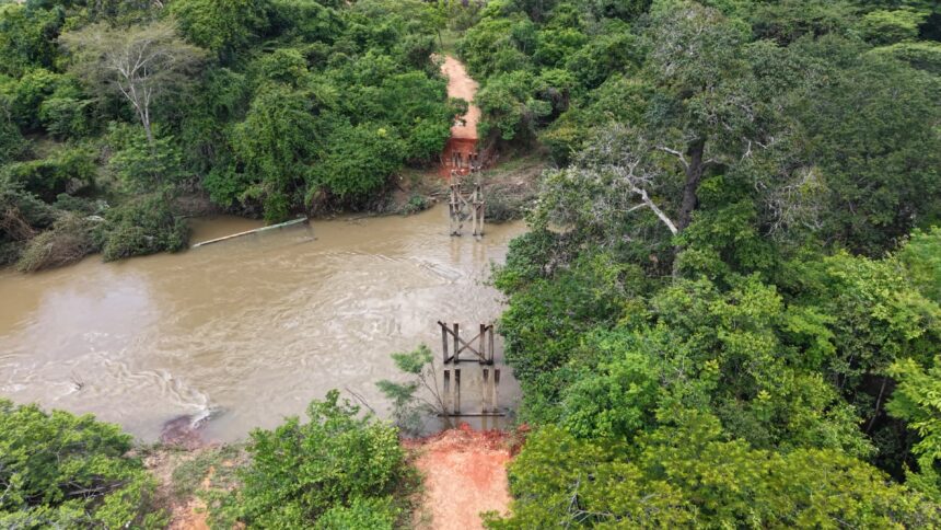 Governador inspeciona ponte destruída no Jacamim e autoriza criação de escola na Vila Nova Esperança no Bonfim