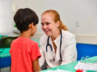 Governo de Roraima oferta 2 mil consultas por telemedicina para pessoas neurodivergentes durante ação ‘Mãos que Fazem a Diferença’