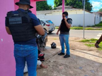 Casal é preso suspeito de tentar matar homem após cobrança de dívida ligada ao tráfico de drogas