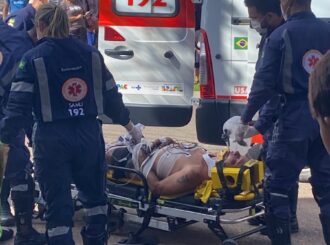 Colisão entre carro e moto em cruzamento deixa homem ferido no Cidade Satélite