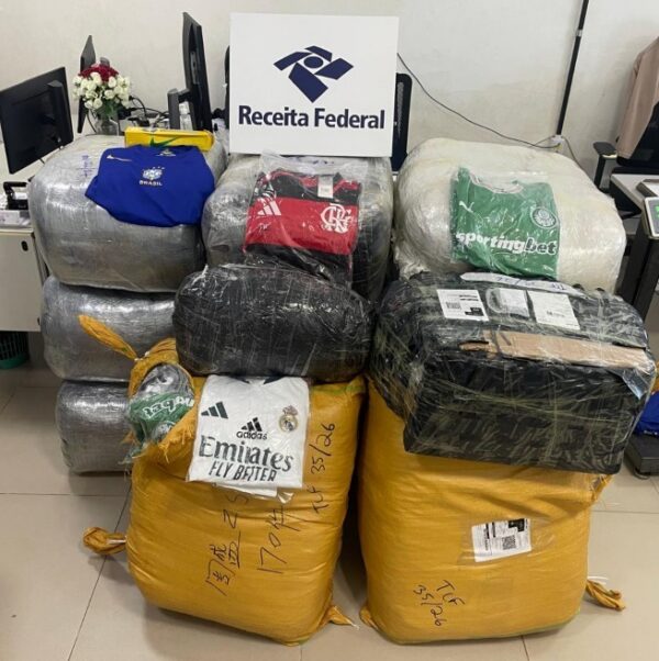 Quase meia tonelada de camisas esportivas falsificadas são apreendidas em Boa Vista