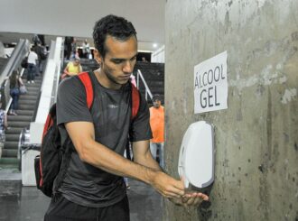 Projeto torna obrigatória oferta de álcool em gel em locais públicos