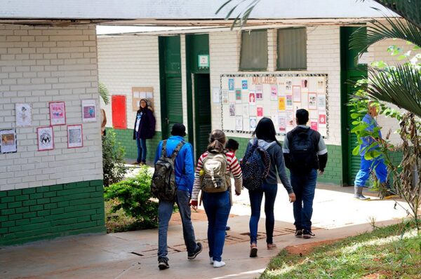 Projeto no Senado prevê pausas para descanso nas escolas e espaços de acolhimento para alunos neurodivergentes